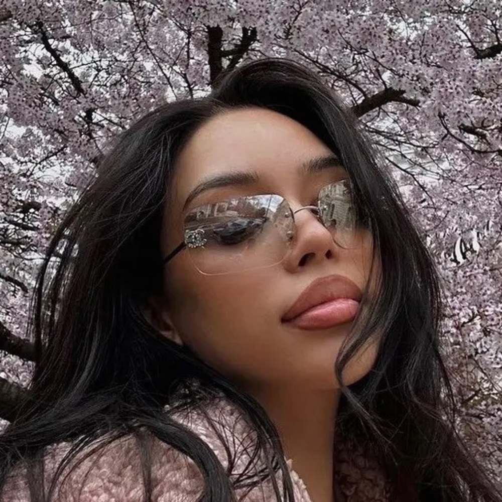 🤍 𝑪𝑯𝑨𝑵𝑬𝑳 Vintage Sunglasses. Crystal cc’s. - Picture 7 of 10